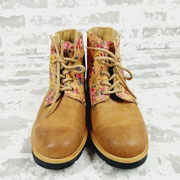 NEW Pneu by Borex Brown Floral Lace Up Chukka Boho Ankle Boots H564 - Picture 3 of 10